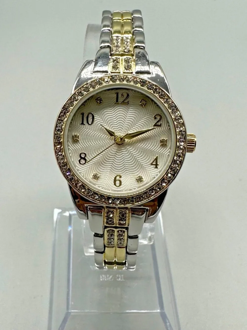 Two Tone Women Watch Silver Gold Crystal Bezel Scallop Print Dial New Battery